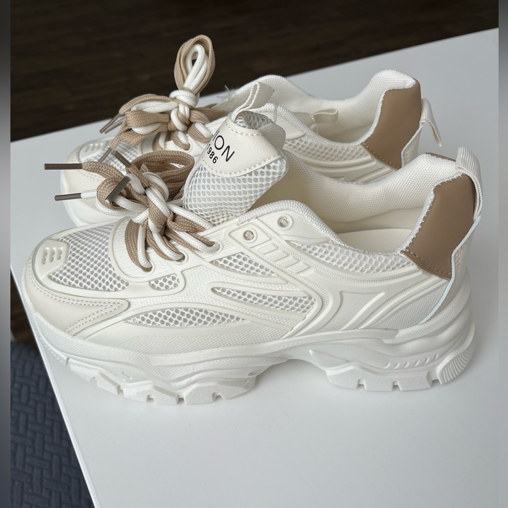 Never worn sneakers, brand new beautiful stylish shoes platform, comfortable